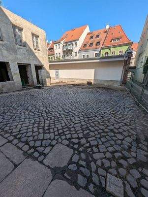 Hof mit Anbauten