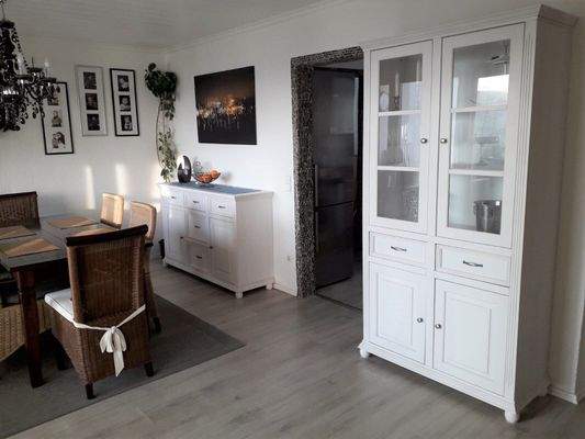 Esszimmer möbiliert