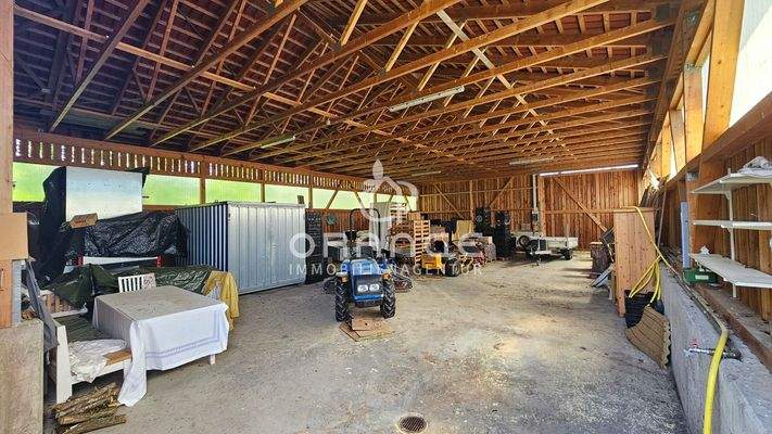 Halle mit Strom & wasser