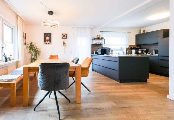 Küche mit Essbereich