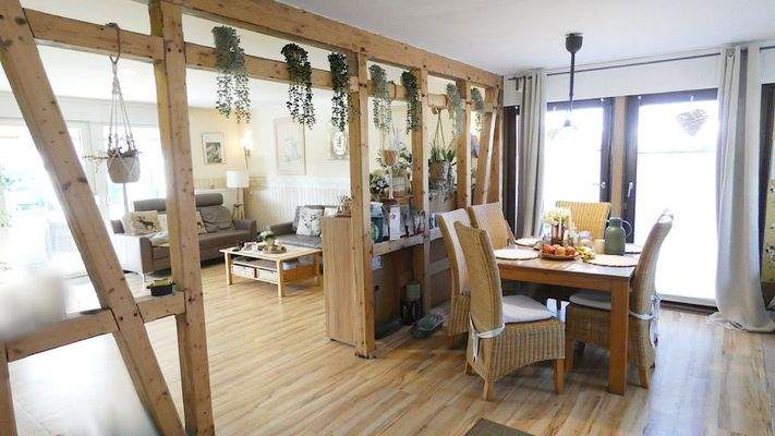 EG: offener Wohn-/Essbereich