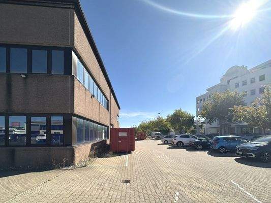 Parkplätze im vorderen Bereich