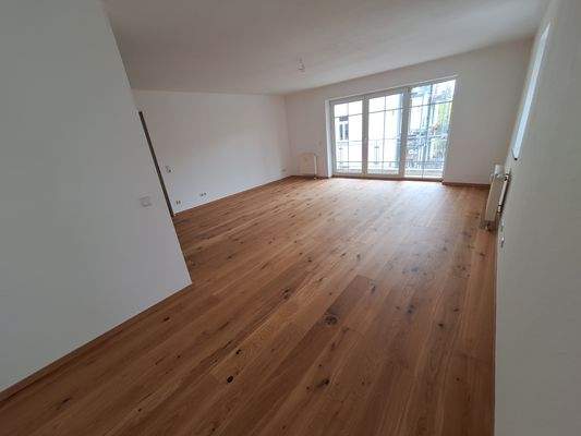 Wohnzimmer mit Arbeitsecke