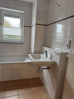 Bad mit Wanne und Dusche