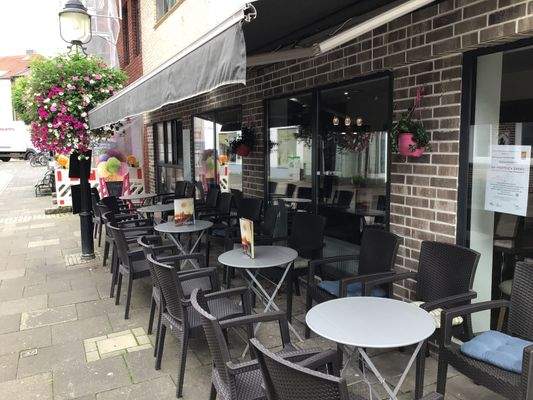 Eine tolle Terrasse mitten im Geschehen