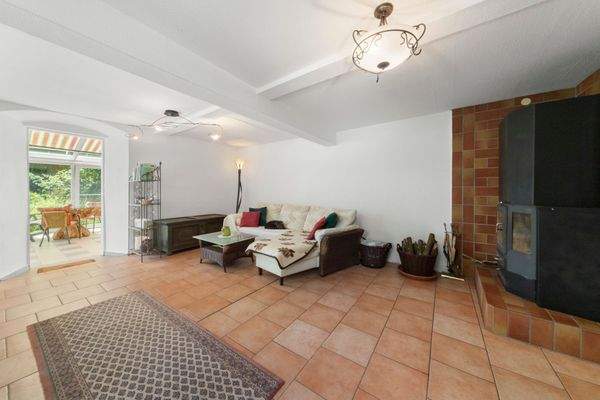 Wohnzimmer mit Kaminofen EG