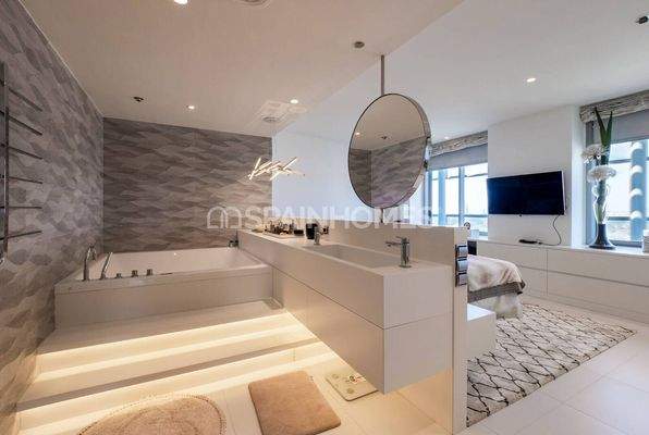 Seafront Duplex Penthouse in Central Barcelona