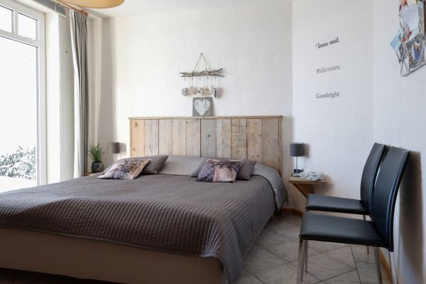 Schlafzimmer 1.jpg