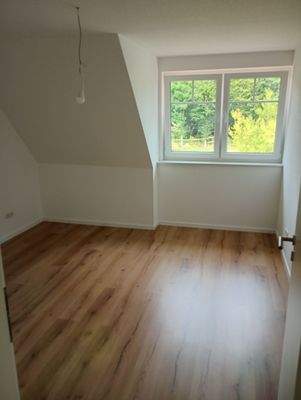 Schlafzimmer 3 OG.jpg