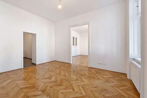 Blick vom Schlafzimmer ins Wohnzimmer