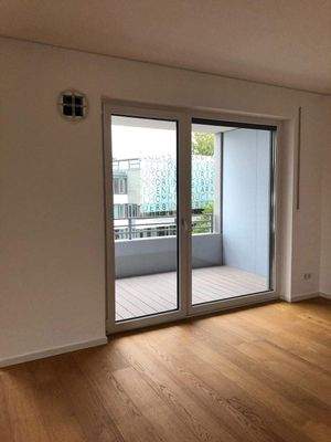 Blick zum Balkon vom Essbereich