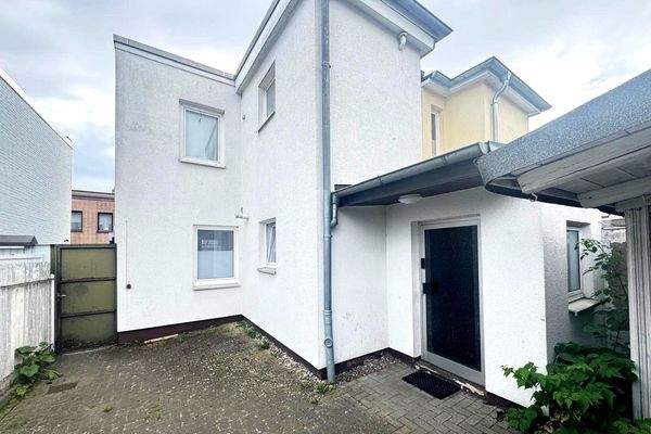 Hofseite und Eingang zum Obergeschoss