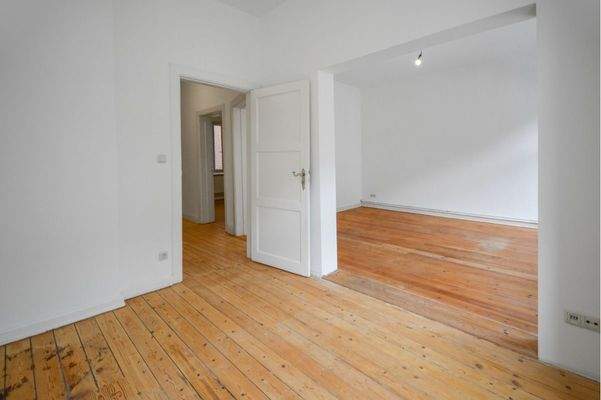 großzügiges Wohnzimmer