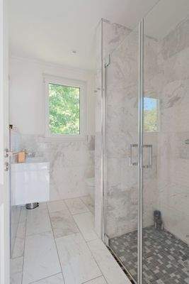 OG-Bad in Suit-Zimmer 3.jpg