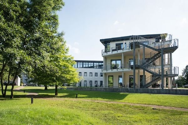 Rückseite_Balkone_Terrasse