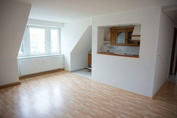 Wohnzimmer mit Küchenbereich