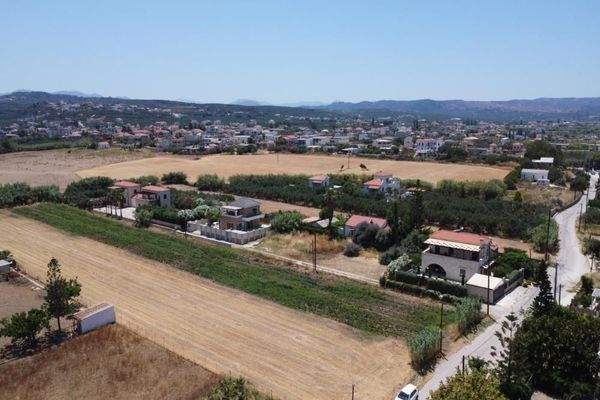 Kreta, Tavronitis: Ausgezeichnetes Grundstück in Meeresnähe zum Verkauf