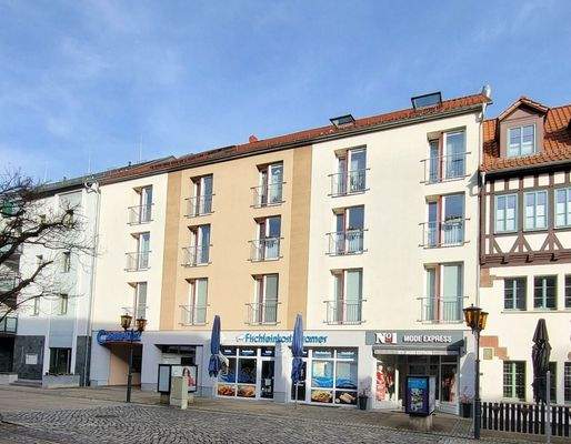 Moderne Wohnanlage in der Fußgängerzone