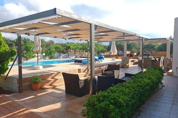 Kreta, Kavousi: Tolle Villa mit Pool, Meerblick und Olivenhain zu verkaufen