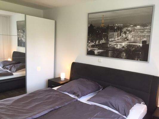 Großes Schlafzimmer