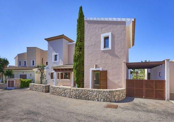 Neubau-Villa neben dem Golfplatz zu verkaufen in Nova Santa Ponsa, Mallorca