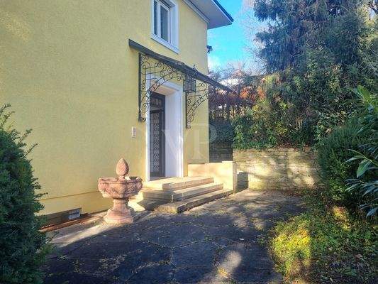 Repräsentativer Eingang