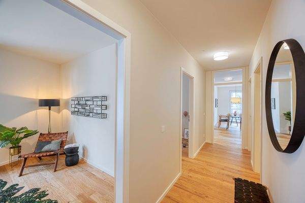 Beispielbild - Eichenparkett in allen Räumen