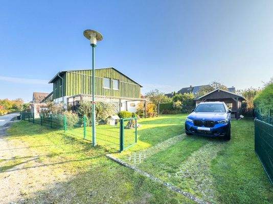 Die Zufahrt mit Carport