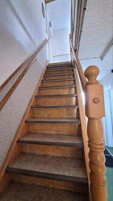 Treppe zum OG.jpg