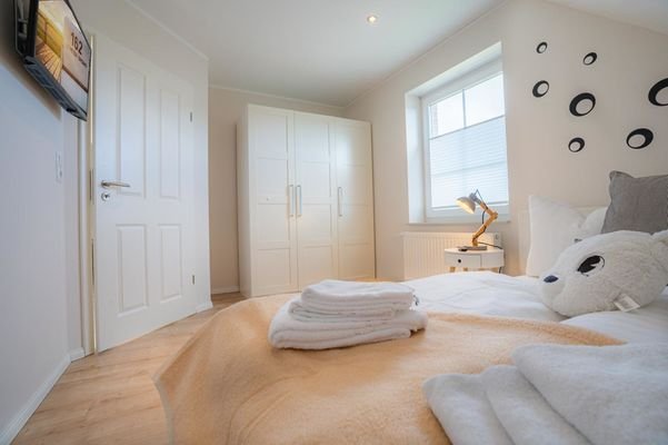 2. Schlafzimmer (hinten)