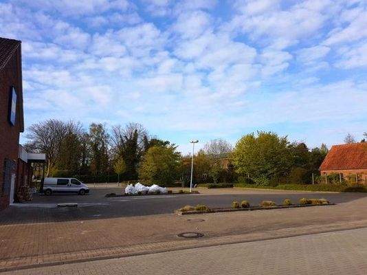 Parkplatz &amp; Freifläche