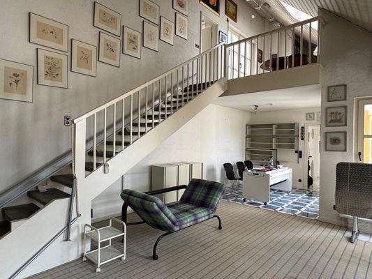 Essen und Aufgang zu D2