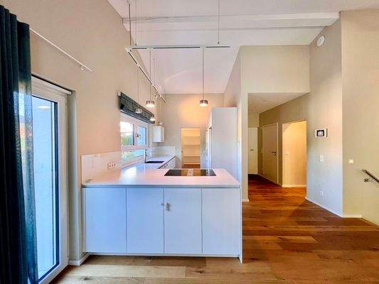 EG: offene Küche mit Vorratskammer