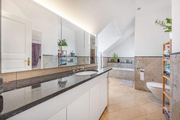 1. Bad mit Wanne u Dusche