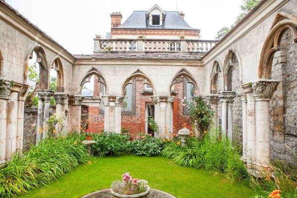 Cloître en fleur.jpg
