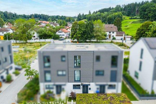 Ostseite mit Carport