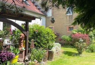 Garten mit Terrasse
