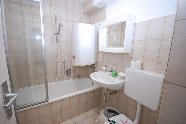1-Zimmer-Ferienwohnung-Schi55-007-bad.jpg