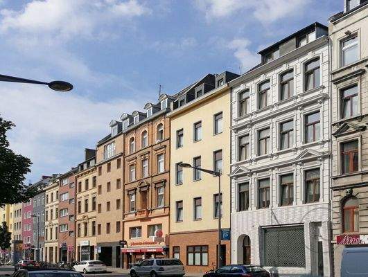 Haus und Straßenansicht