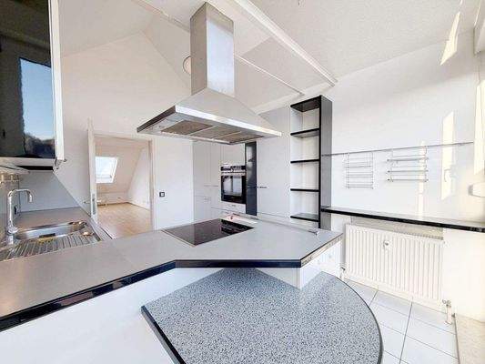 Küche mit allen elektrischen Geräten / Induktion