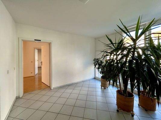 großzügiger Wohnungseingangsbereich