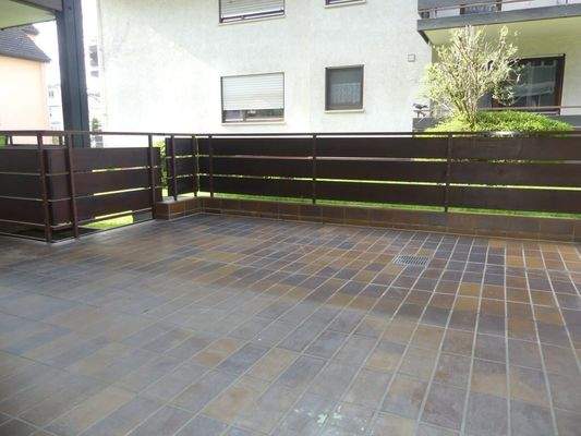 sehr große Terrasse