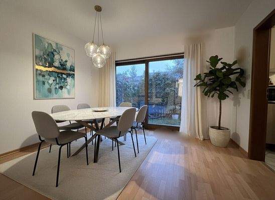 EG: Esszimmer KI-Staging