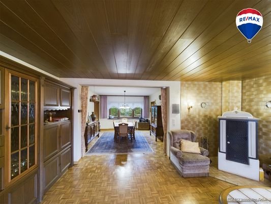 RE/MAX Immobilien DeLux Wohnzimmeransicht 3