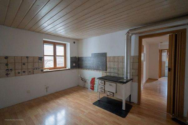 Küche (Fliesenspiegel wird noch entfernt)