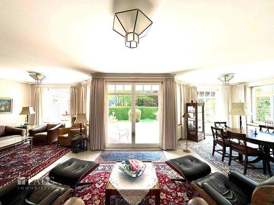 Blick ins Wohn- und Esszimmer EG