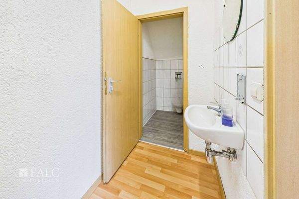 CAM04294G0-PR0028-STILL037