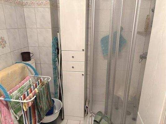 Bad mit Dusche Erdgeschoss