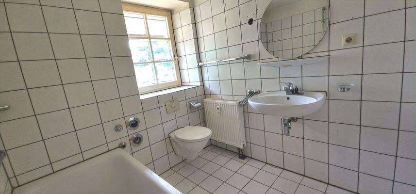 3.Wohnung frei Bad/WC