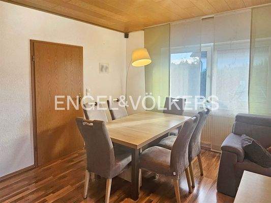 Essbereich mit angrenzender Küche
